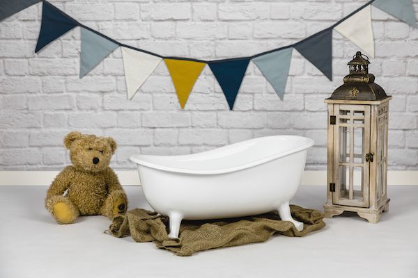 Badewanne für Kinder mit Wimpel, Kuscheltier und Laterne